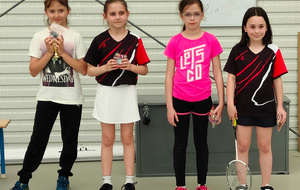 Manon C 2ème, Angèle 3ème, Manon R 3ème en poussines